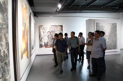 省文聯文藝創作研討會參會代表參觀2014四川美術作品展